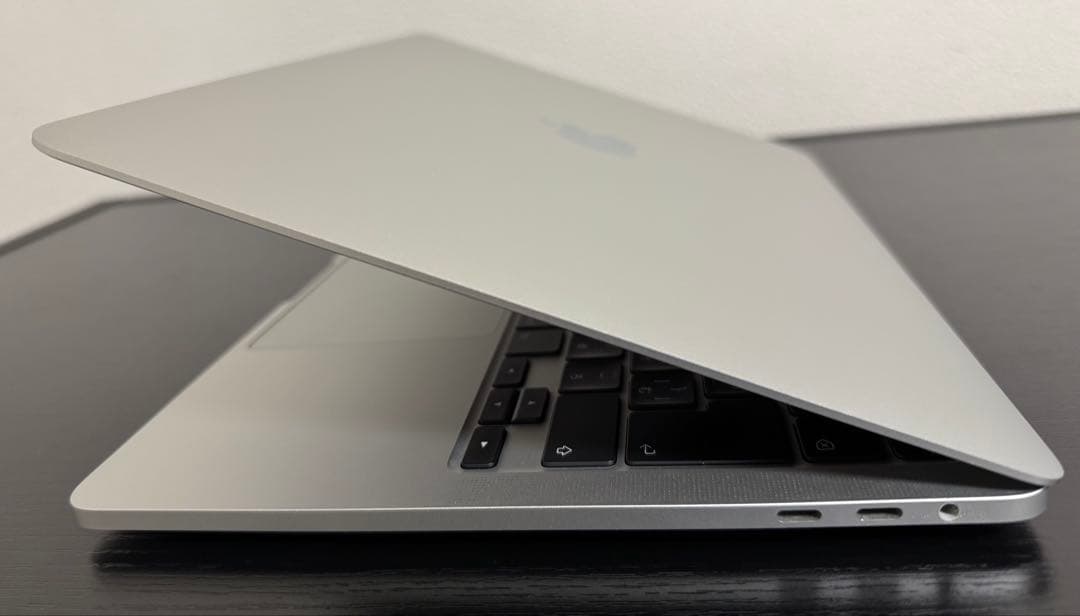 MacBook Pro13 2020 i7 32GB 1TB 充放電123回