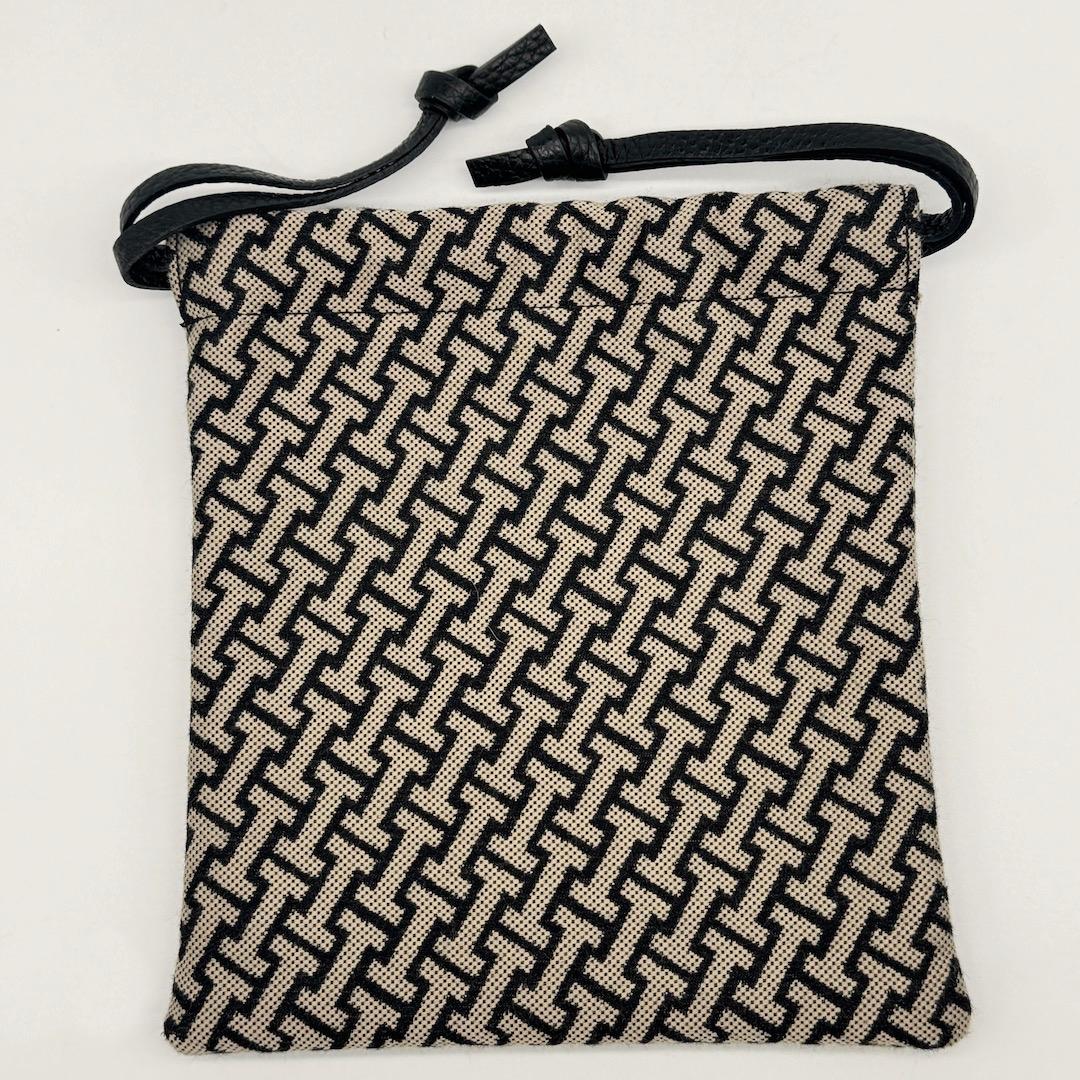 美品 IACUCCI イアクッチ モノグランマ ポーチ 巾着