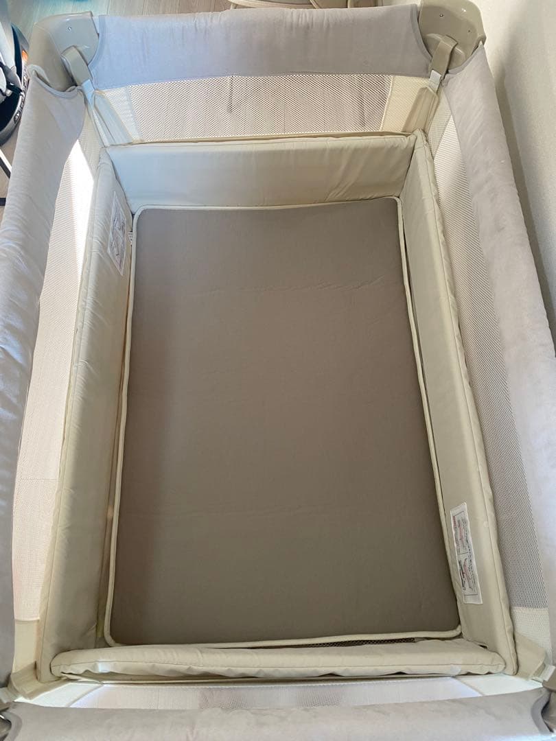 美品 アップリカ ココネル　エアープラスAB/ホワイトベージュ