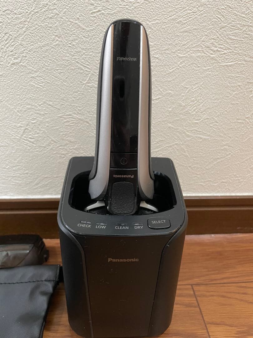 小*ん様 ラムダッシュPROメンズシェーバー5枚刃 洗浄器付きシルバー ES-L