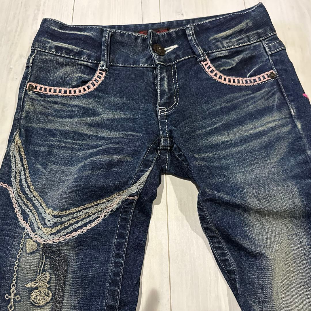 RED PEPPER 新品に近く美品 刺繍入りデニムパンツ