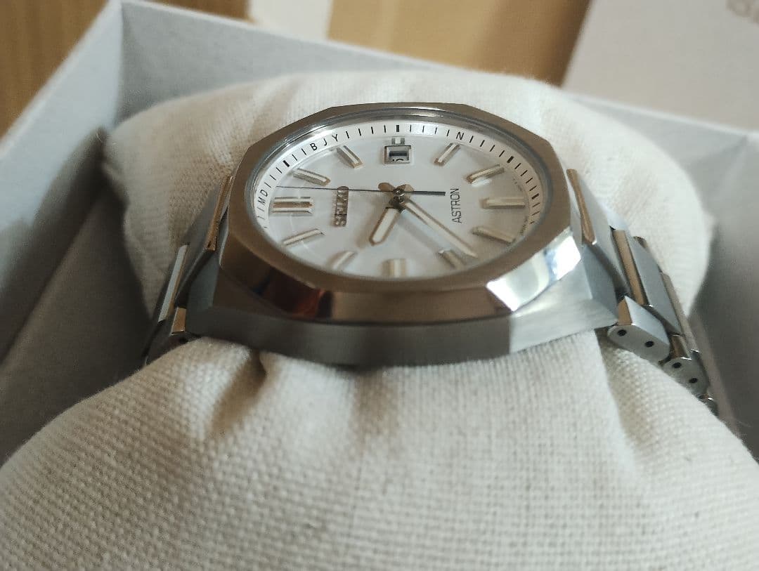 SEIKOアストロン腕時計
