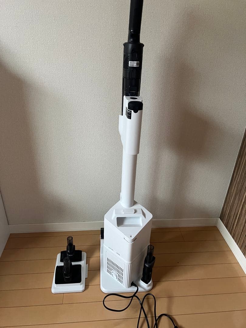 Shark最新モデル　コードレススティッククリーナー