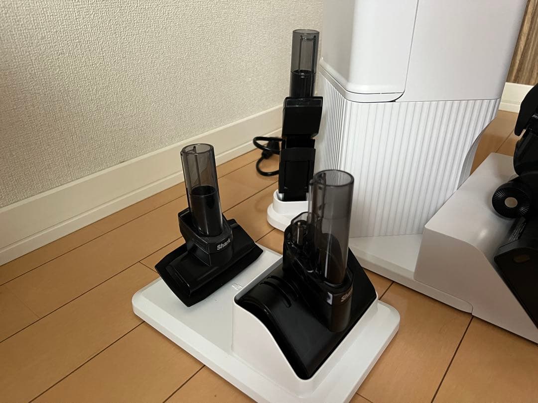 Shark最新モデル　コードレススティッククリーナー