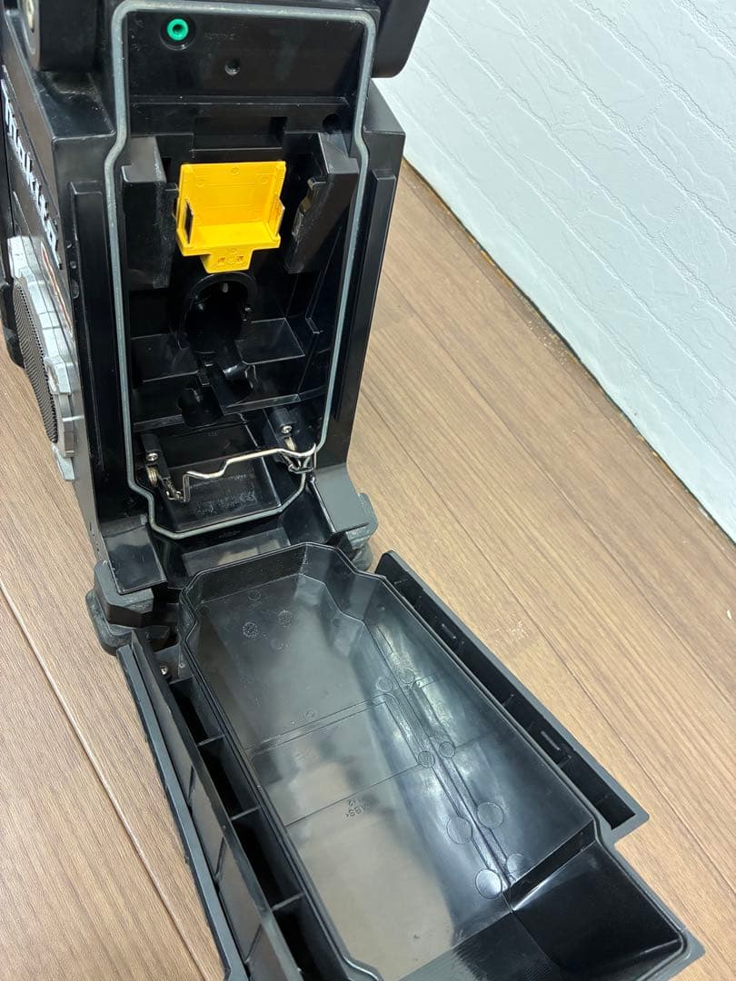 マキタ 充電式ラジオMR103 黒 アダプタ(新品)付き 動作問題なし 傷多め