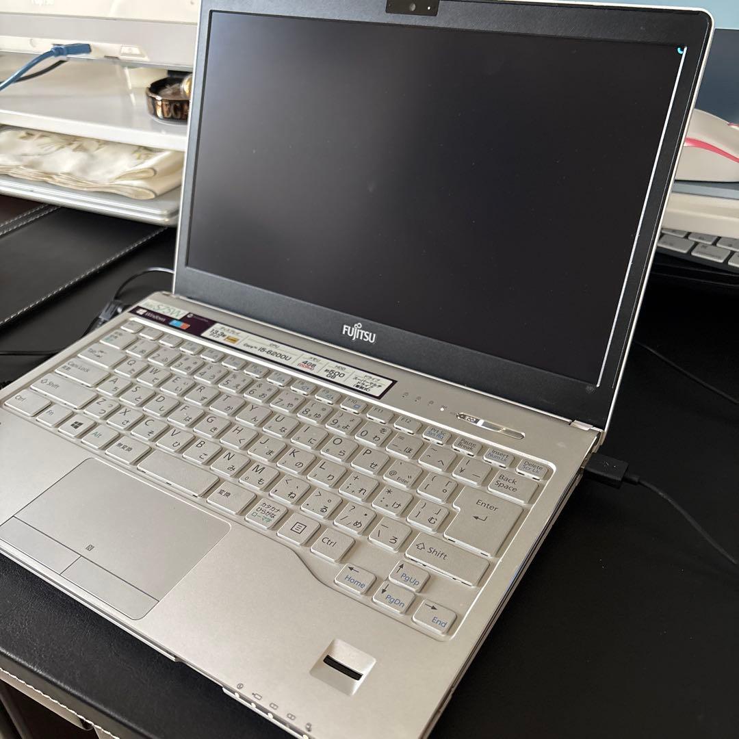 Fujitsu FMV S935W ノートPC