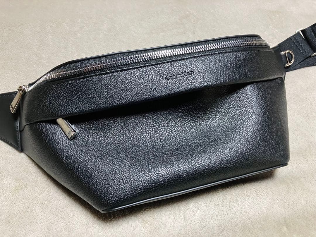 新品未使用 CK レザー ボディバッグ ショルダー ブラック カルバンクライン