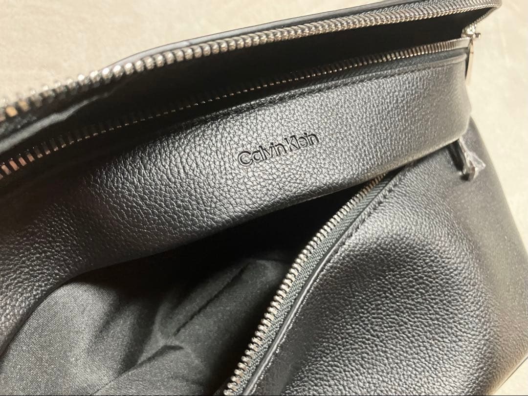 新品未使用 CK レザー ボディバッグ ショルダー ブラック カルバンクライン