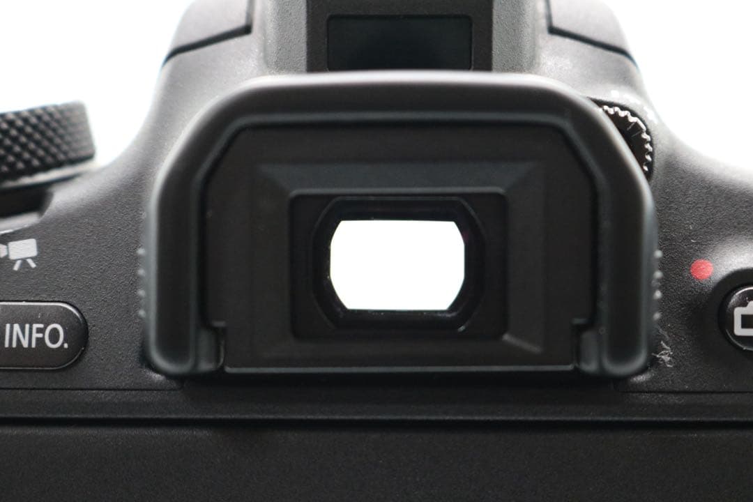 美品 【Canon EOS 8000D ダブルレンズセット】 安心保証あり