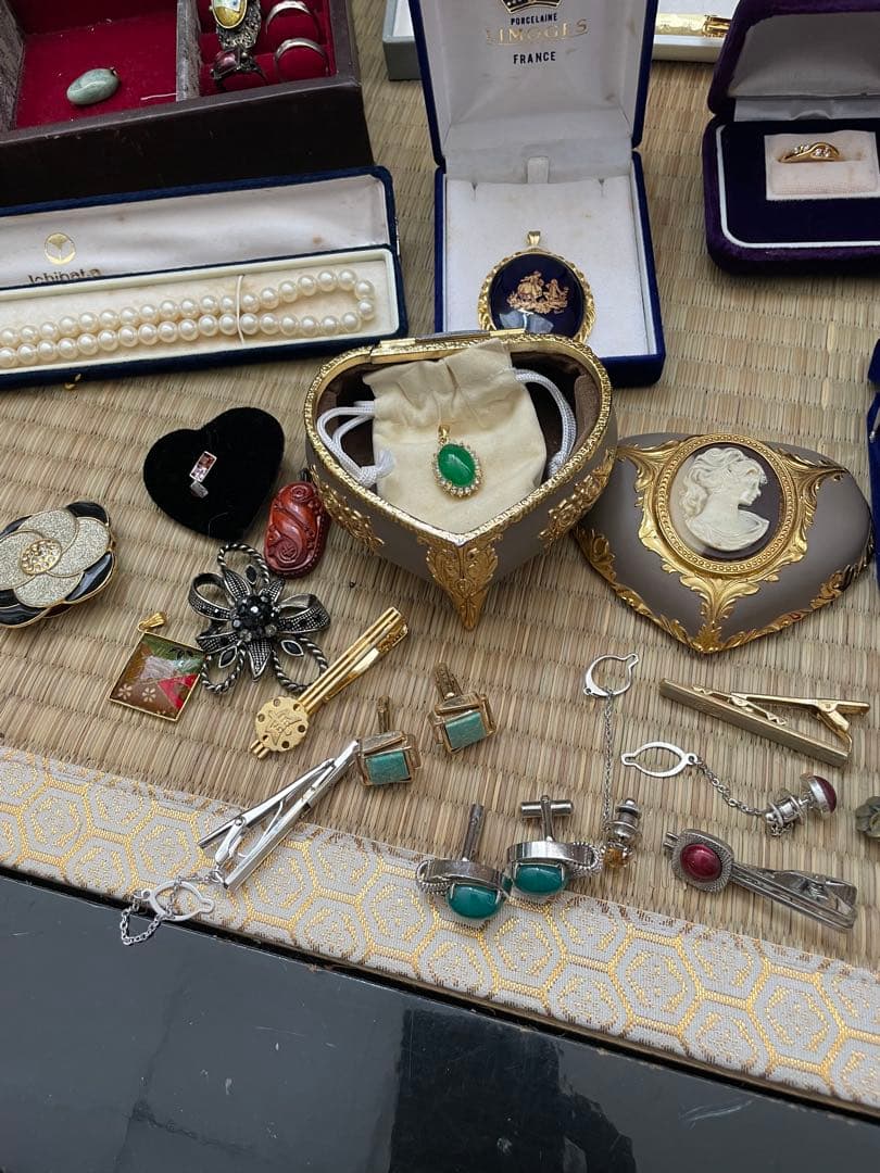 アクセサリーまとめ売りヴィンテージ　遺品整理　何点シルバー刻印あり