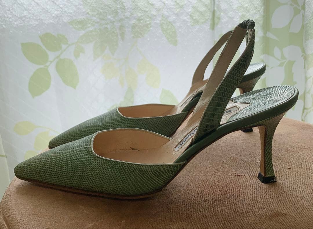 【美品】Manolo Blahnik グリーン ポインテッドトゥ ヒール