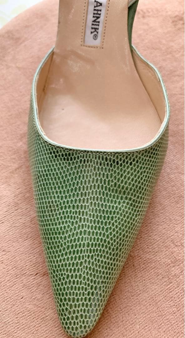 【美品】Manolo Blahnik グリーン ポインテッドトゥ ヒール