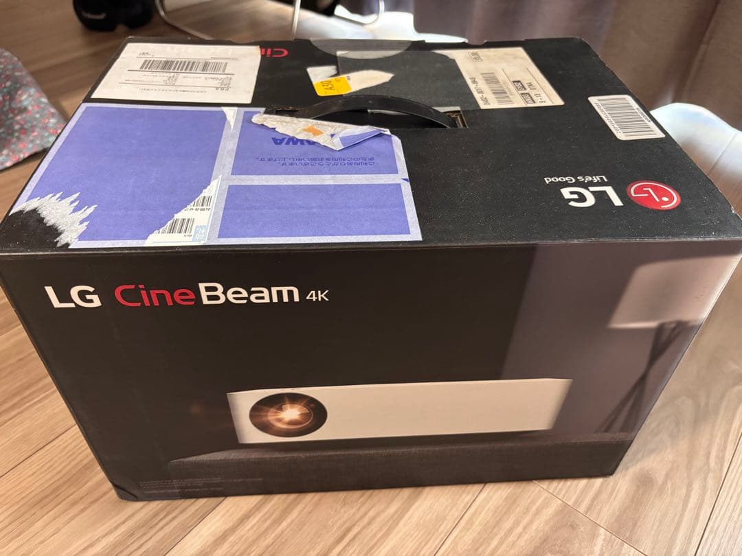 LG Cine Beam HU70LS 4K対応プロジェクター