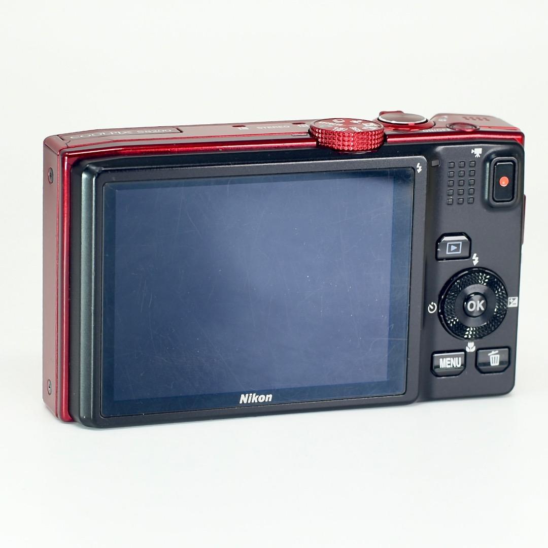 【Nikon】 COOLPIX S8200 コンパクトデジタルカメラ