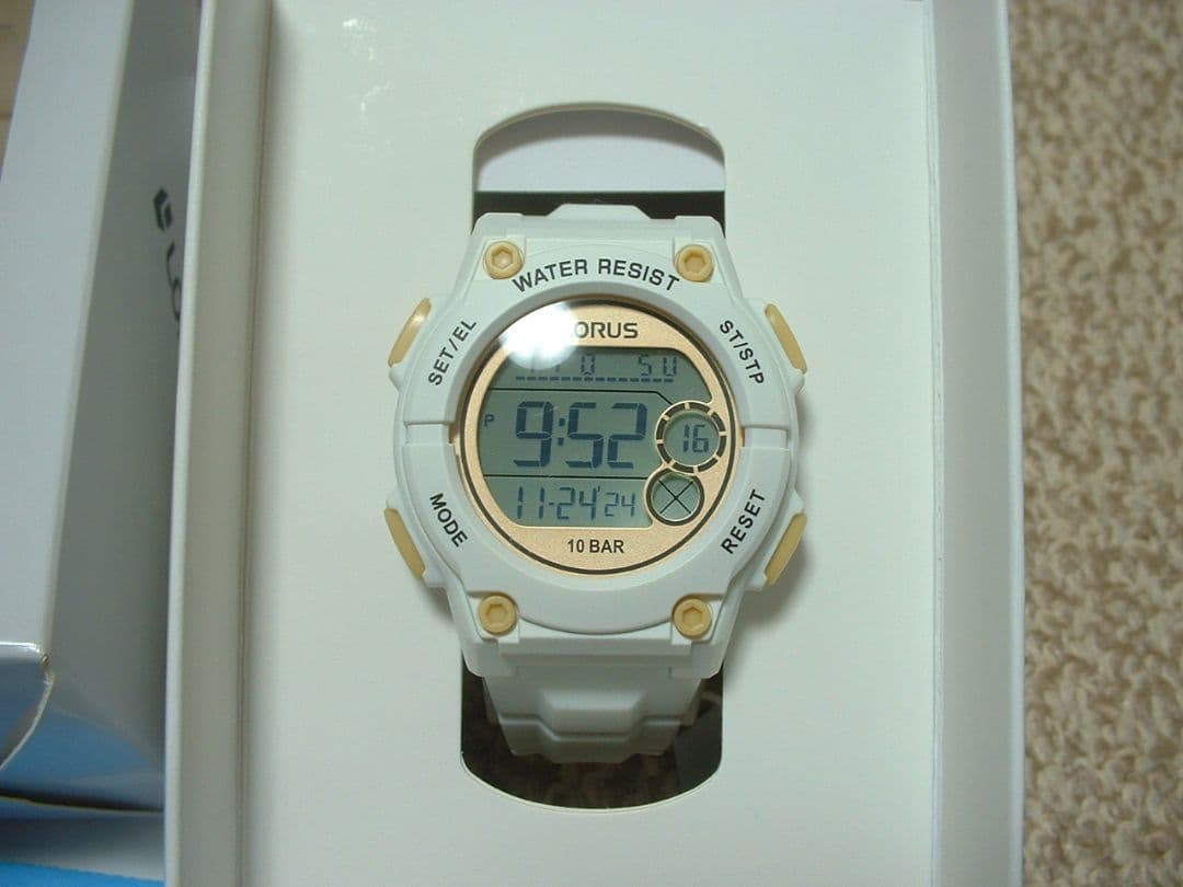セイコー　LORUS　デジタル　逆輸入　腕時計　ホワイト