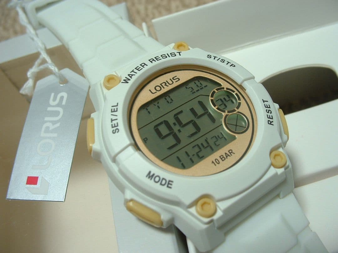 セイコー　LORUS　デジタル　逆輸入　腕時計　ホワイト