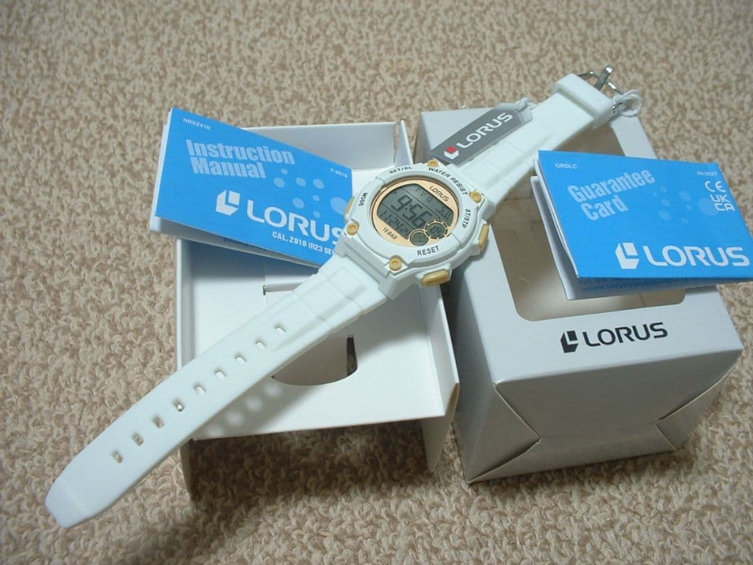 セイコー　LORUS　デジタル　逆輸入　腕時計　ホワイト