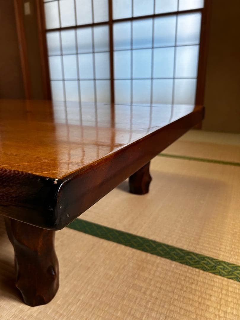 昭和時代の重厚な1枚板無垢材の座卓