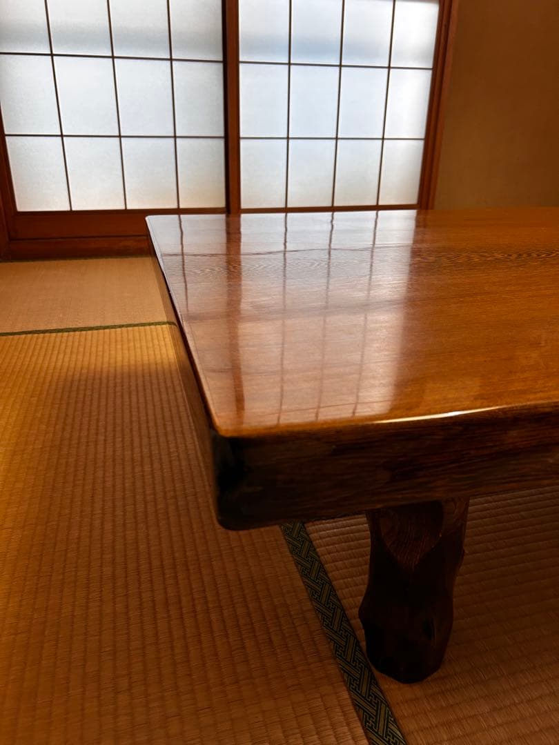 昭和時代の重厚な1枚板無垢材の座卓