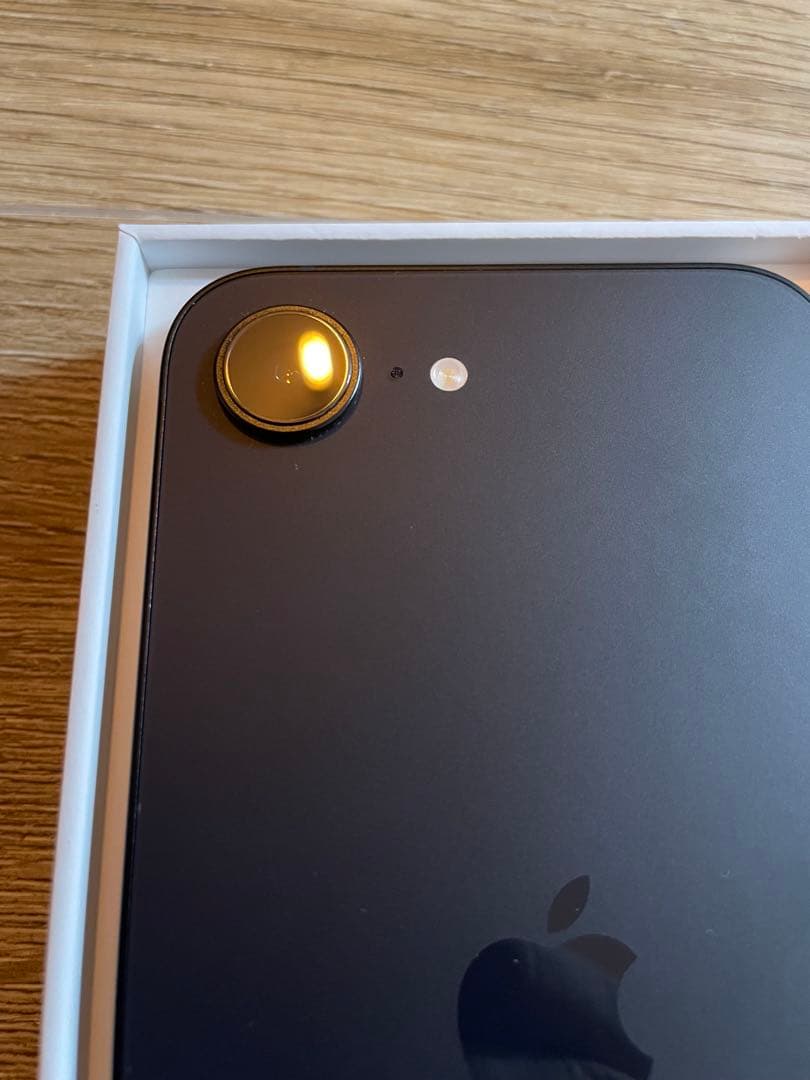 [超美品]　Apple iPhone 16eブラック 本体 充電ケーブル付き