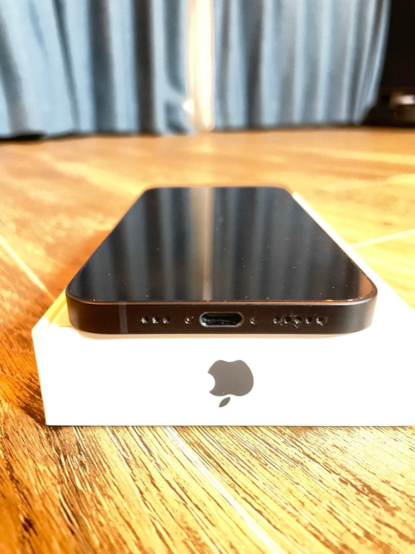 [超美品]　Apple iPhone 16eブラック 本体 充電ケーブル付き