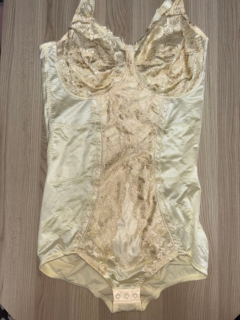 さゆ　シャンデールエレガント　ピエゾ　ボディスーツシャンパンゴールド