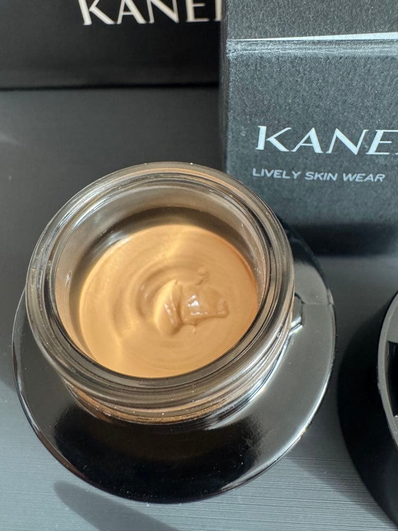 ファンデーション KANEBO LIVELY SKIN WEAR II 345 Amber