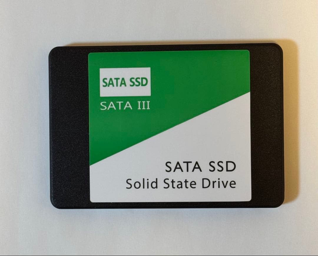 新品未使用　4TB SATA III SSD 2.5インチ最大545MB/s