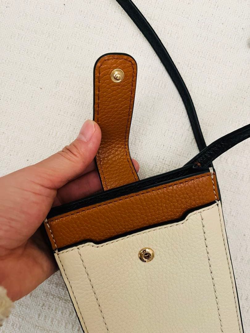 MARC JACOBS レザースマホバッグ　スマホショルダー