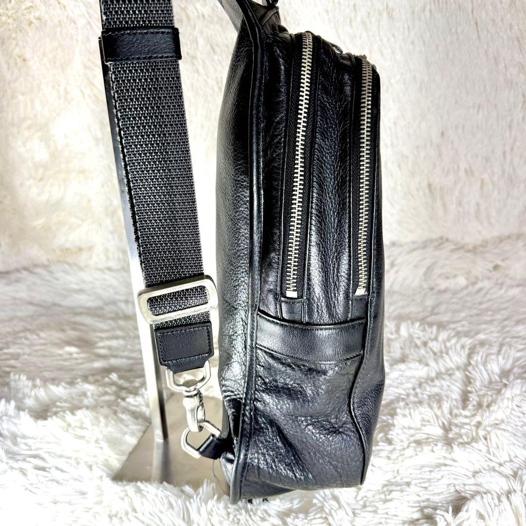 美品 アニアリ ダブルファスナー ボディバッグ 迷彩 レザー ブラック 黒