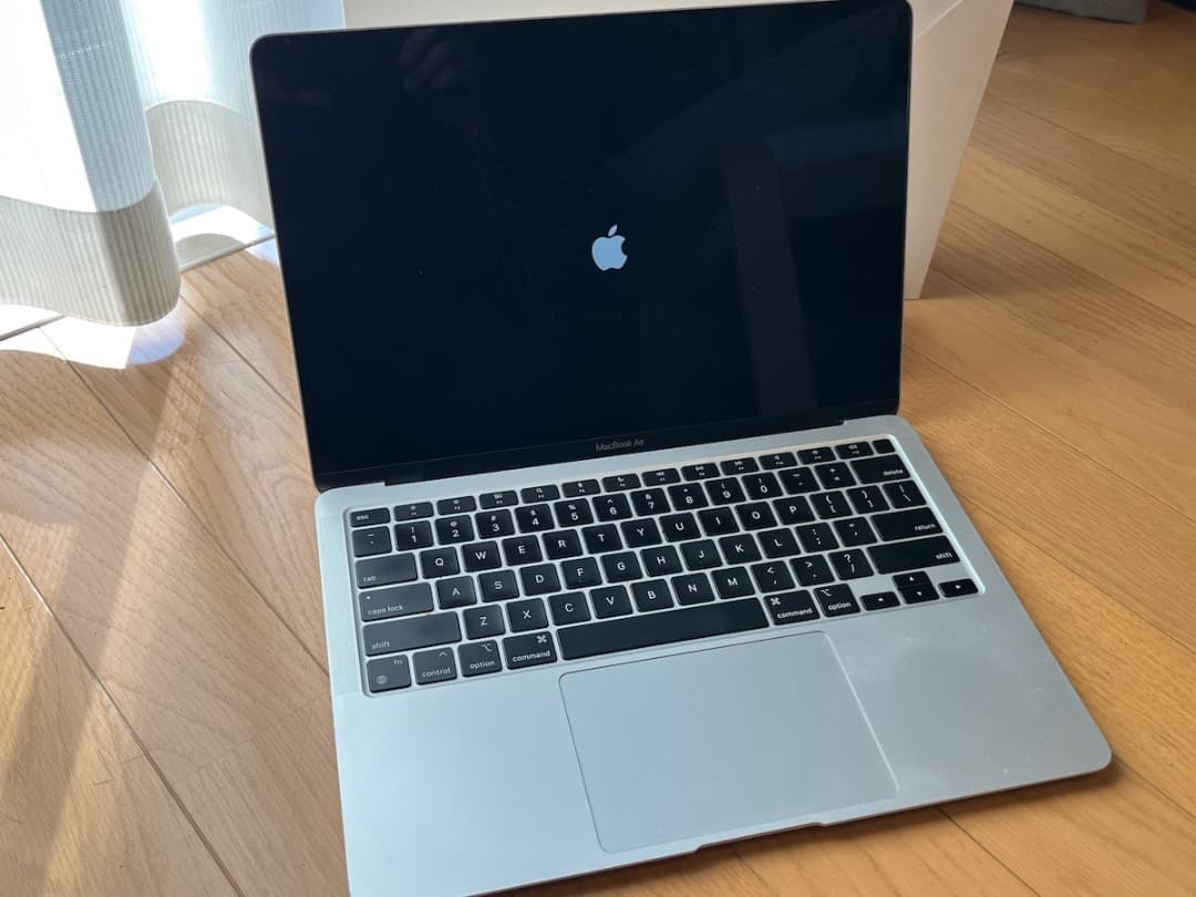 Macbook Air M1 (2020,16GB,1TB)、スリーブケース付