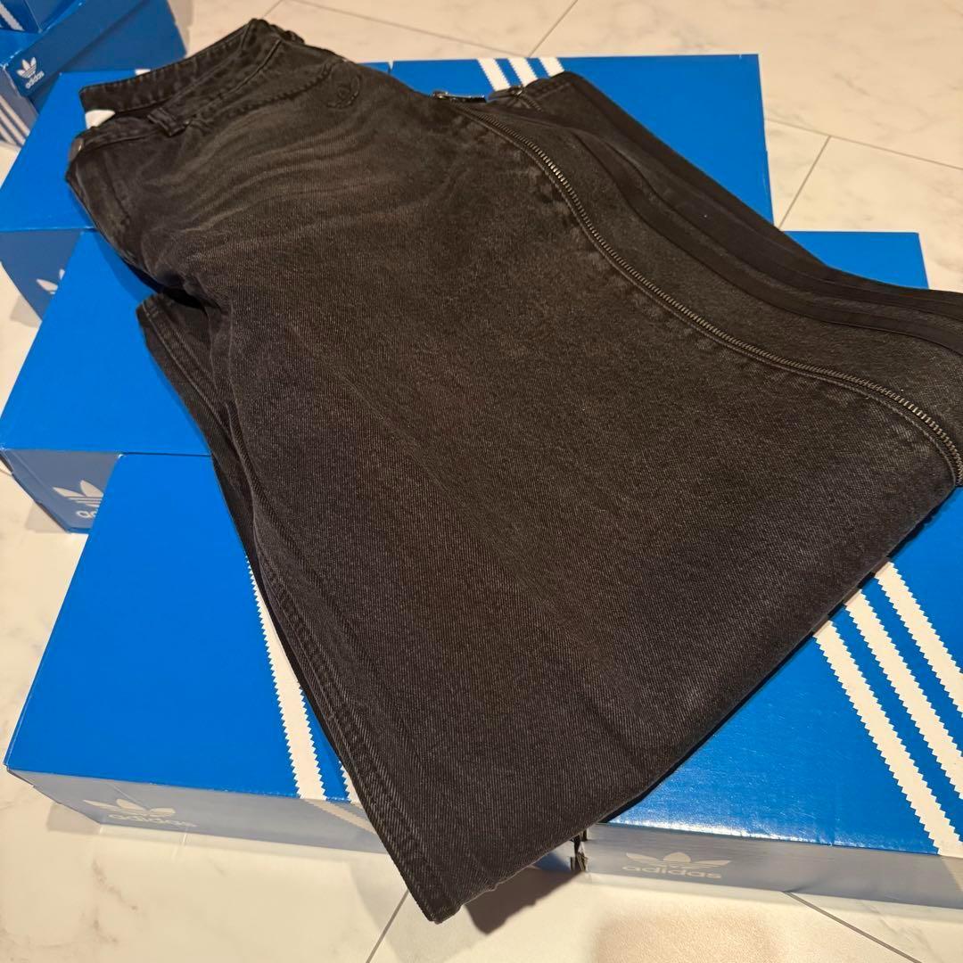 adadas 新品29 ADILENIUM シーズン3 ジップ　デニムパンツ