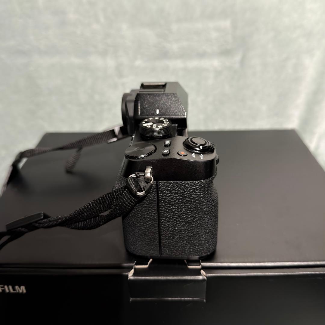【美品】FUJIFILM XS10 ボディ 女性使用 液晶フィルム付 付属品完備