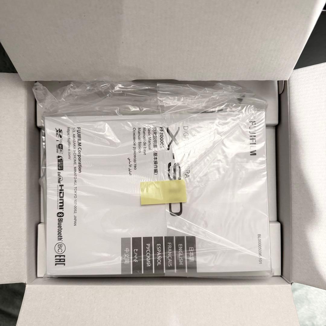 【美品】FUJIFILM XS10 ボディ 女性使用 液晶フィルム付 付属品完備