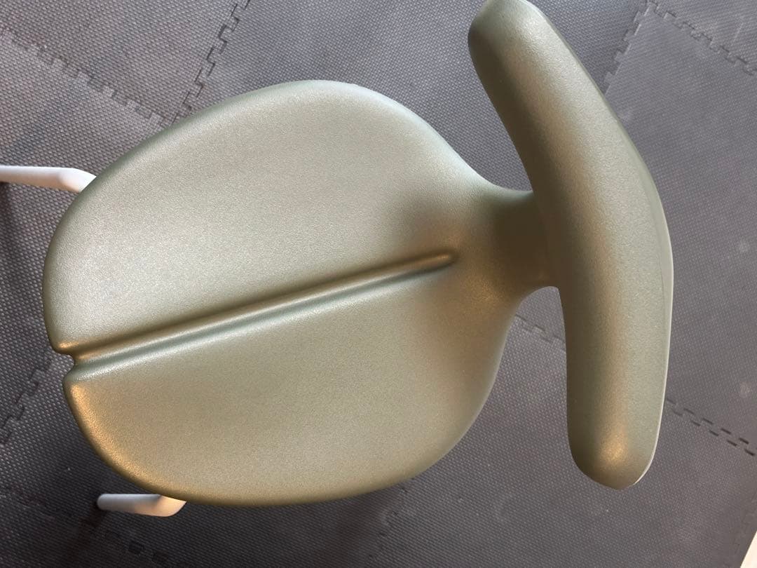 ayur chair x HUMAN MADEのコラボチェア