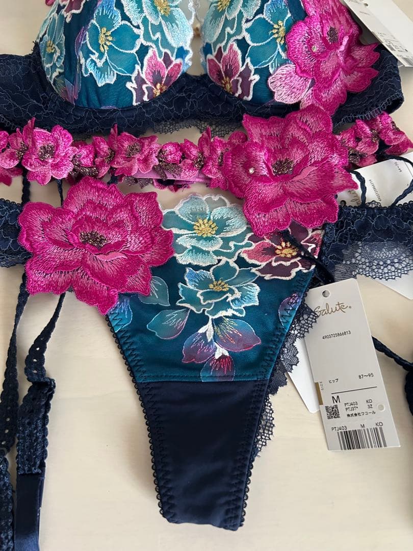 希少　最安値　サルート　03 C70 M M ネイビー　日本の花嫁