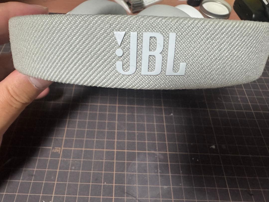 【最終値下げ】JBL ワイヤレスヘッドホン ホワイト　LIVE770NC