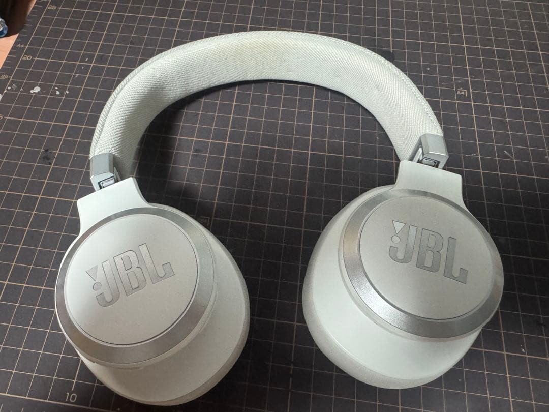 【最終値下げ】JBL ワイヤレスヘッドホン ホワイト　LIVE770NC