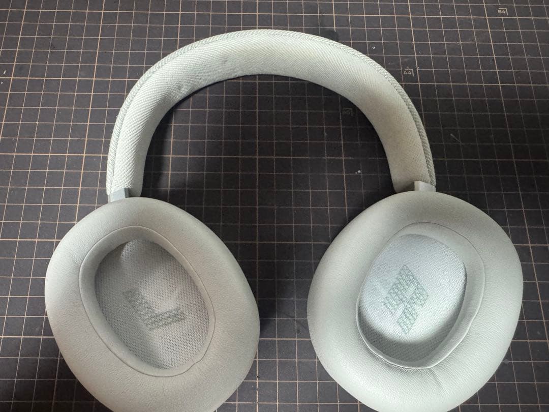 【最終値下げ】JBL ワイヤレスヘッドホン ホワイト　LIVE770NC