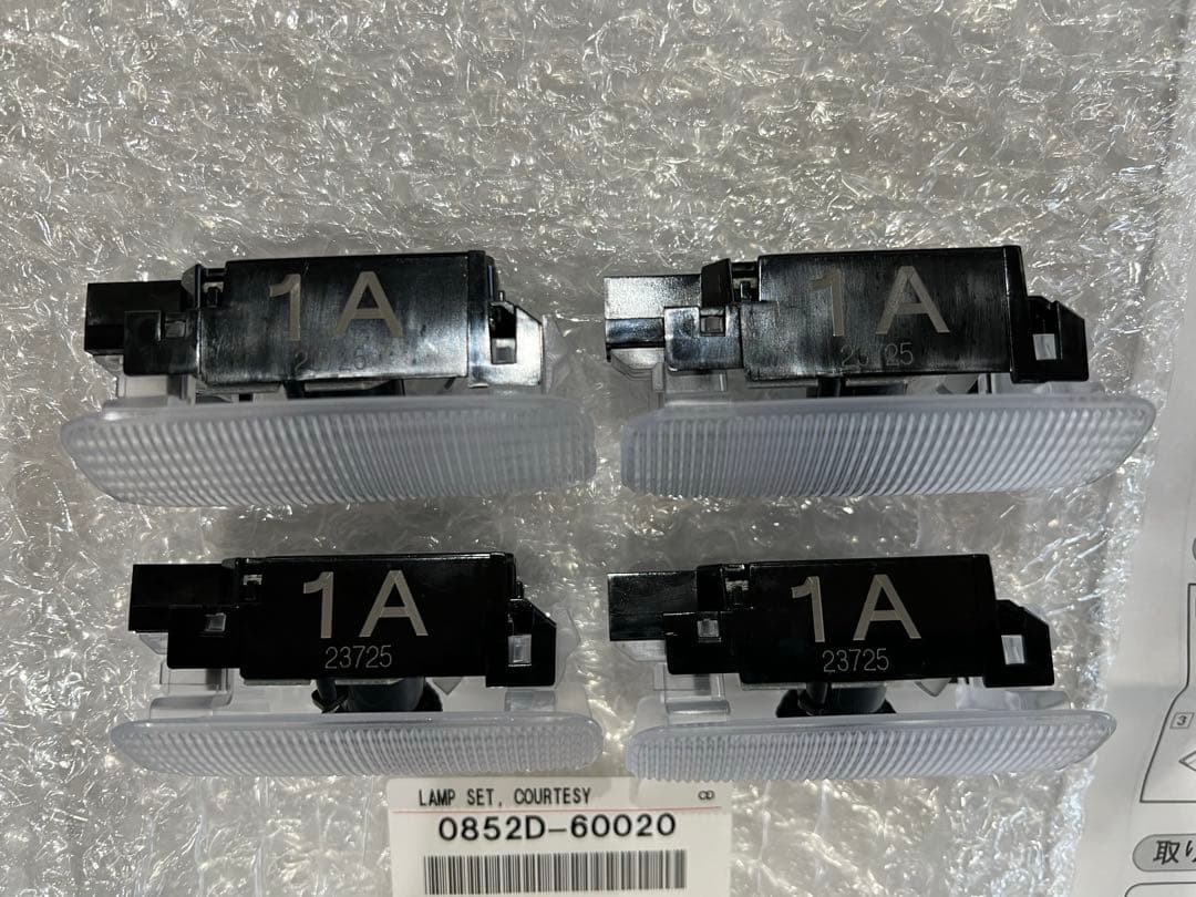 トヨタ純正 プロジェクションカーテシイルミ ランプセット ランクル300用