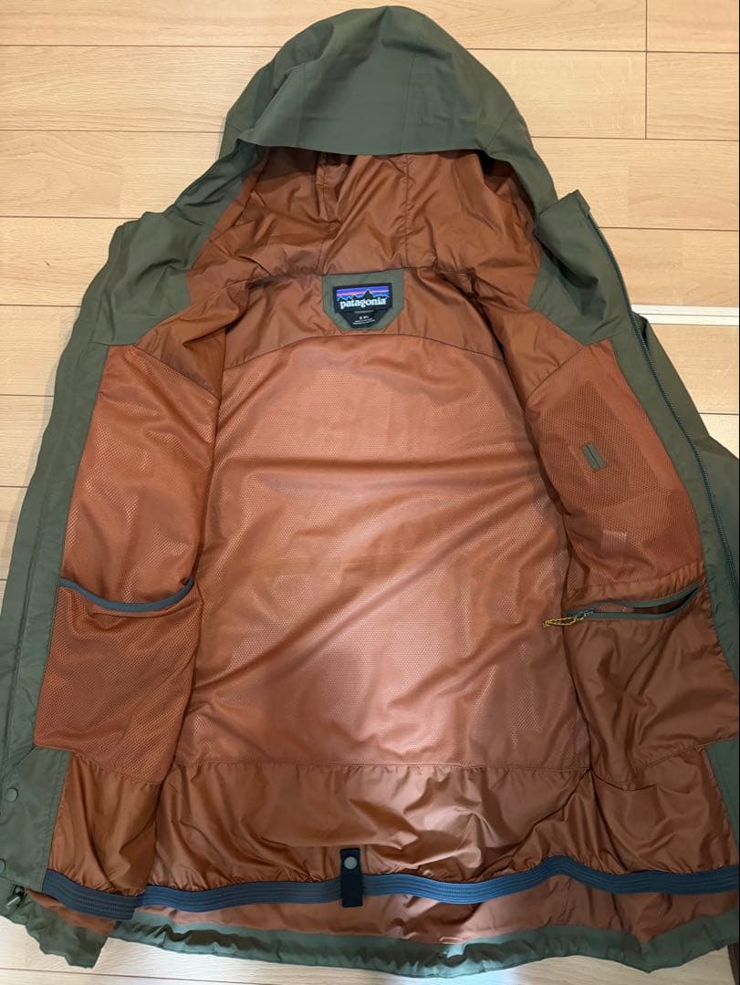 Patagonia 防水ジャケット フード付き