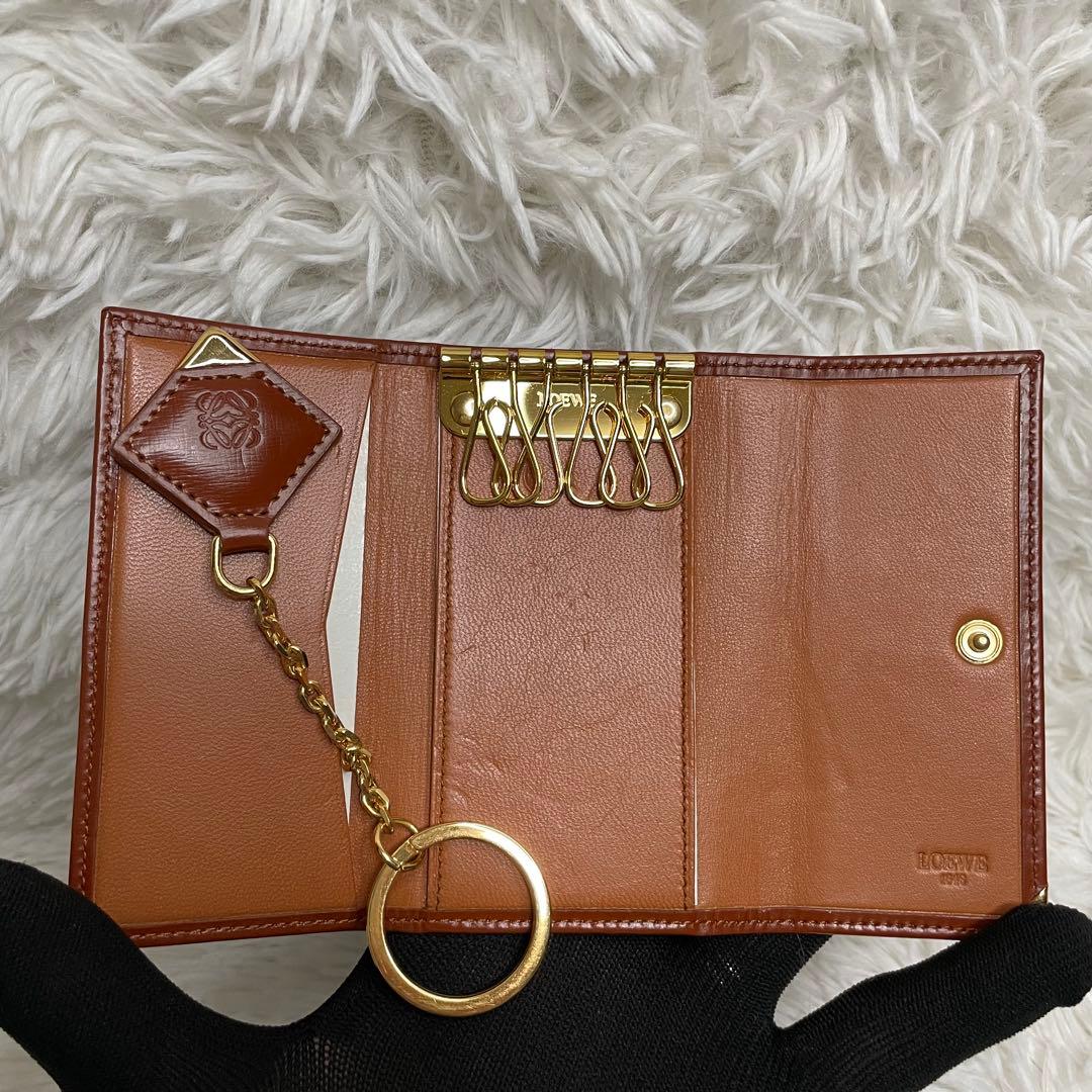 未使用品　ロエベ　6連キーケース アナグラム　チャーム　本革　型押し　金　茶