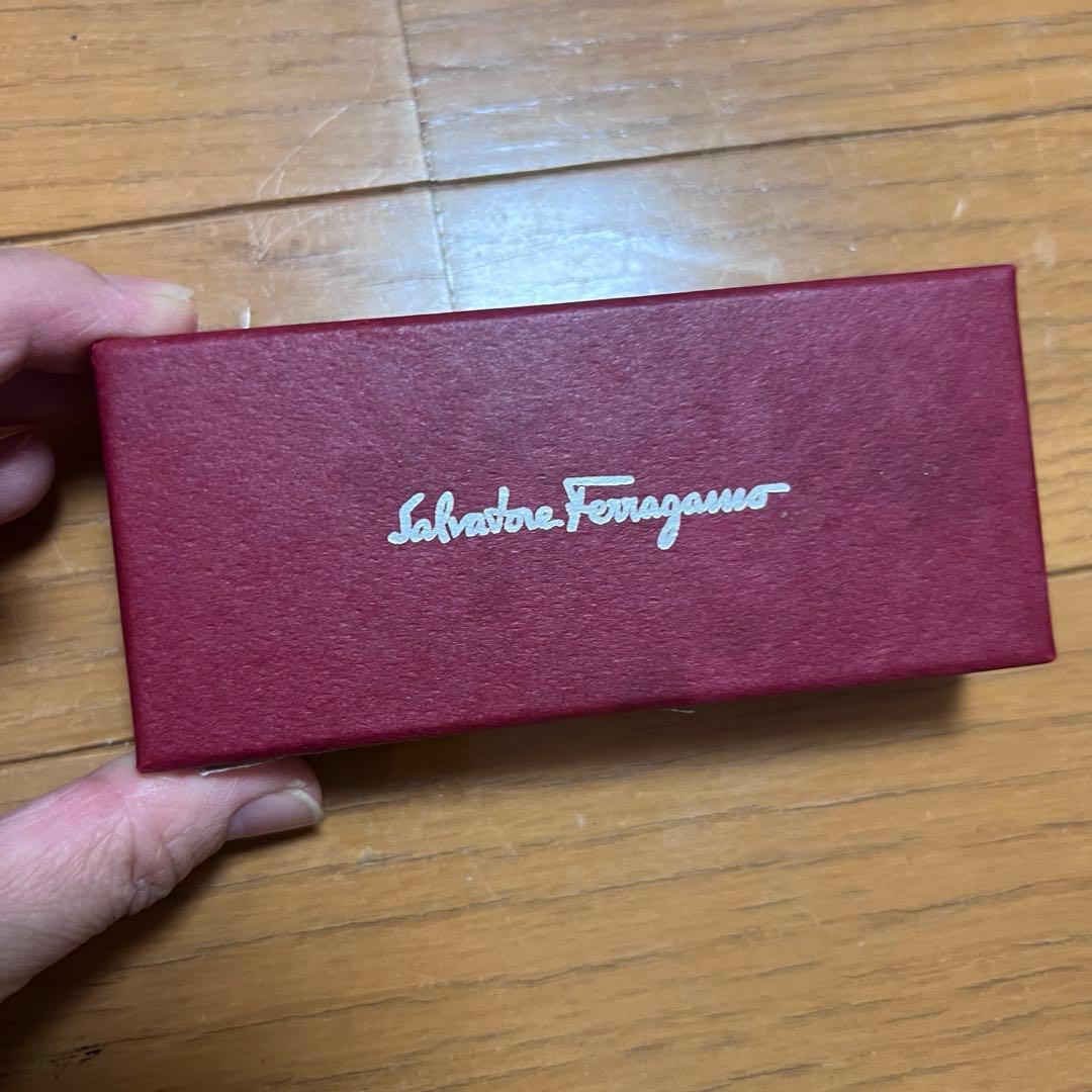 【Ferragamo】黒リボンバレッタ