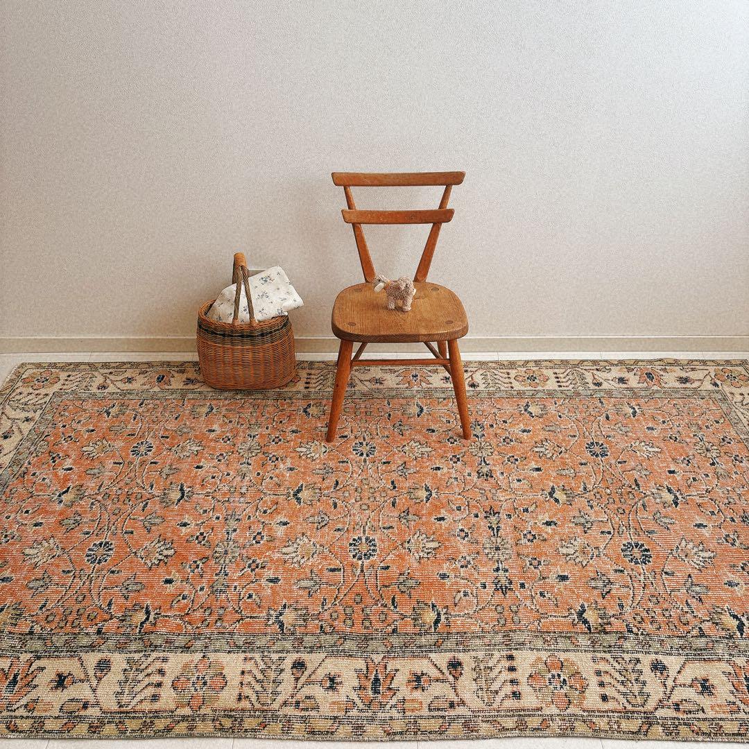トルコ　ヴィンテージラグ　オレンジ　フローラル