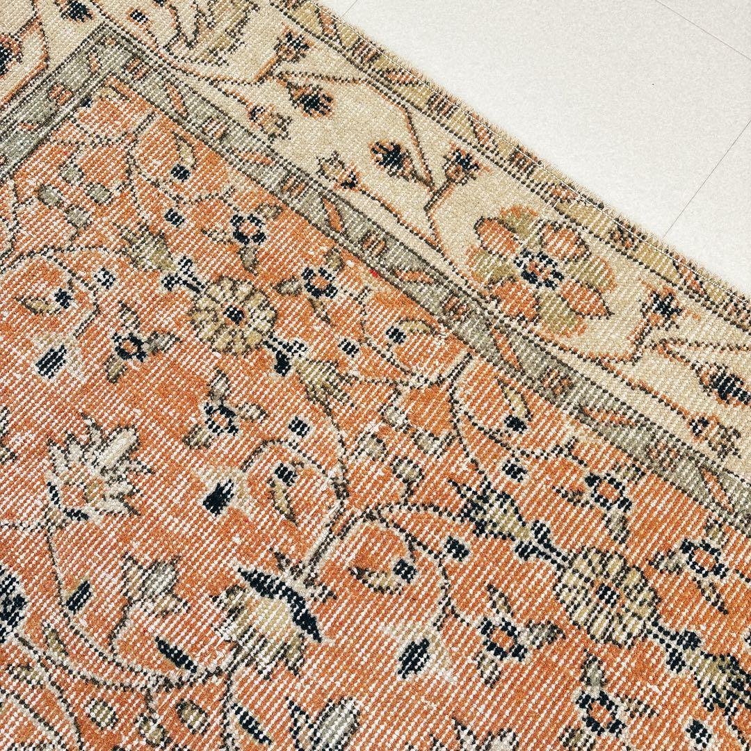 トルコ　ヴィンテージラグ　オレンジ　フローラル