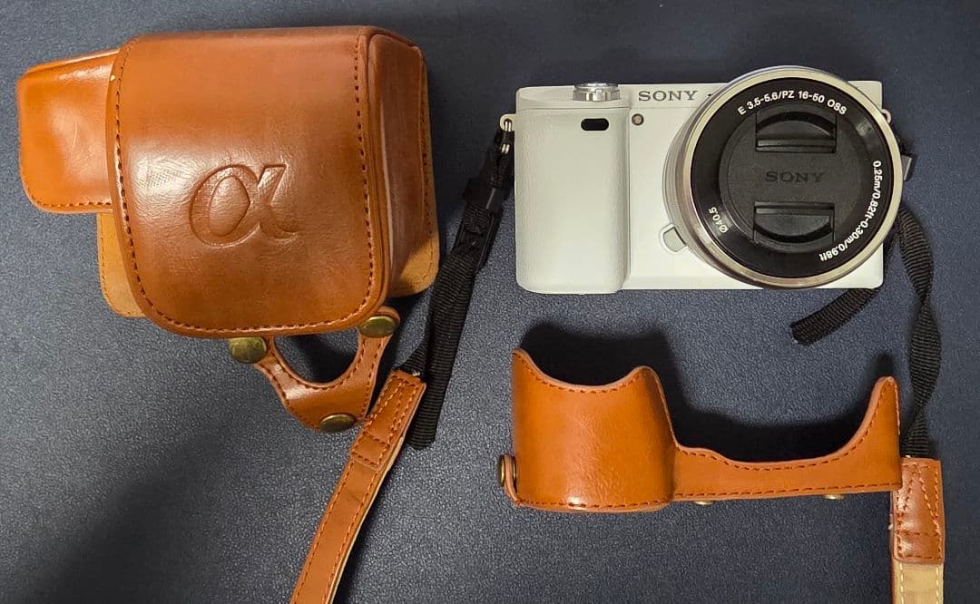 ソニー　α6000(ホワイト)（レンズ付き）（ケースおまけ）