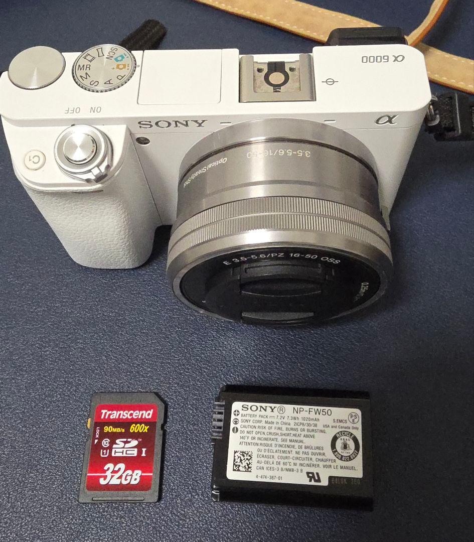 ソニー　α6000(ホワイト)（レンズ付き）（ケースおまけ）