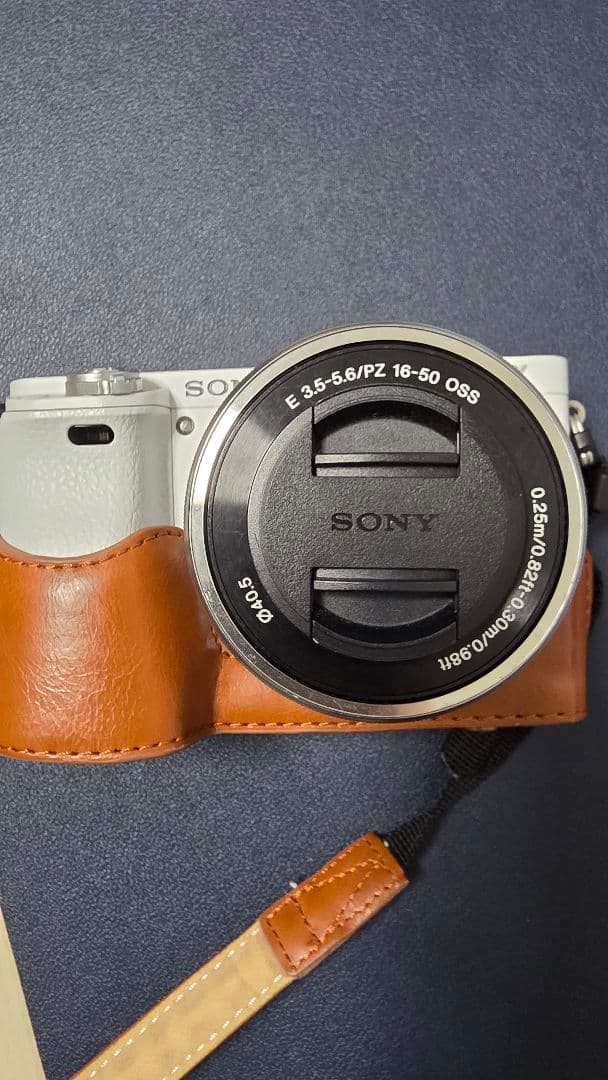 ソニー　α6000(ホワイト)（レンズ付き）（ケースおまけ）