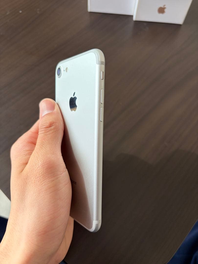 【美品]】Apple iPhone 7 シルバー 128GB