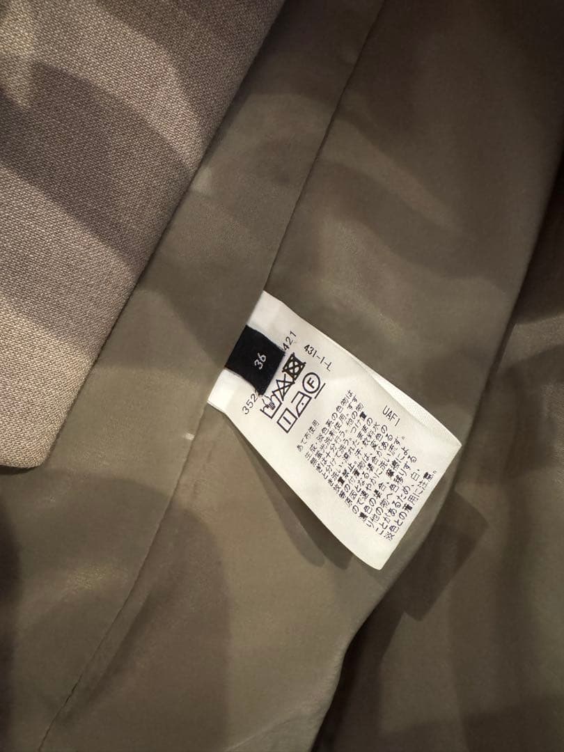 【スミレ】GREEN LABEL RELAXING ベージュパンツスーツ